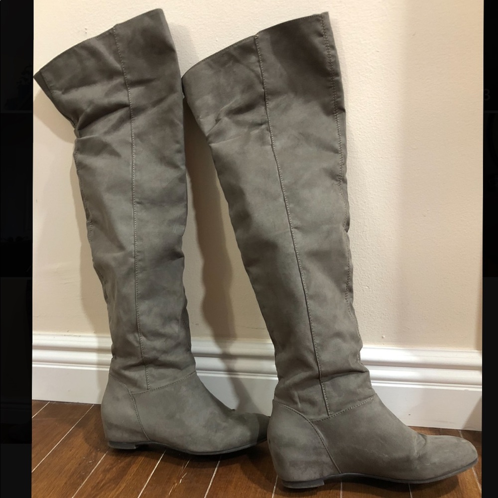 Women’s Suede Size 7 Grey Boots!